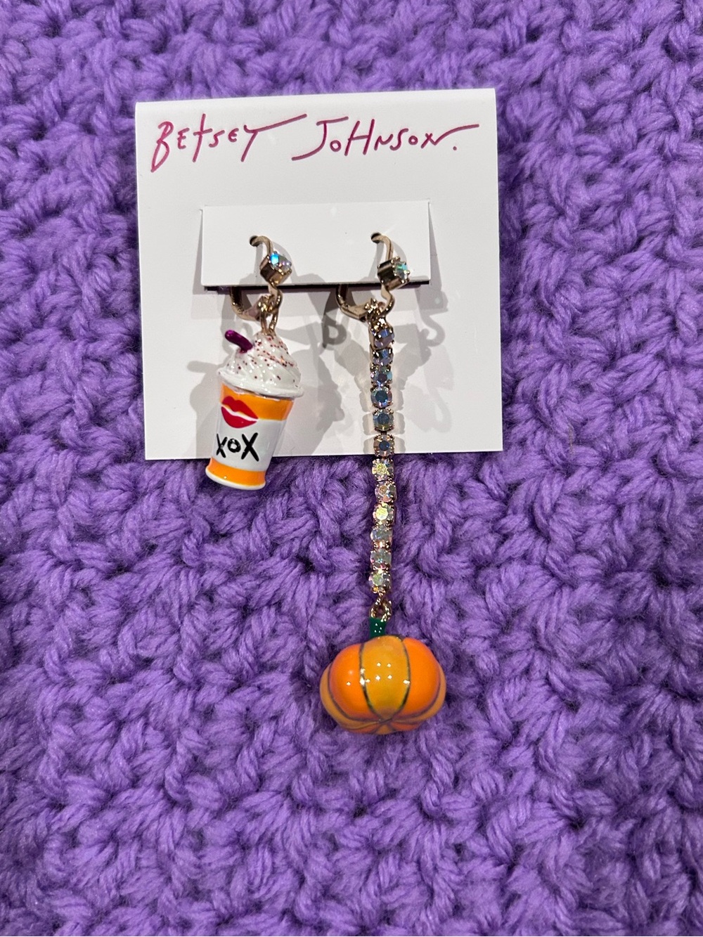 🎃☕️NWT Betsey Johnson Pumpkin Spice Latte Mosmatched Drop Earrings🎃☕️